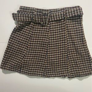 Houndstooth mini skirt with belt size L